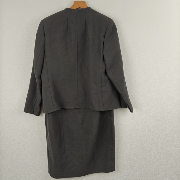 AKRIS NWT Wool Sheath V-neck Grey Suit Dress/ Jacket Set Size 12 Women's - Picture 2 of 15